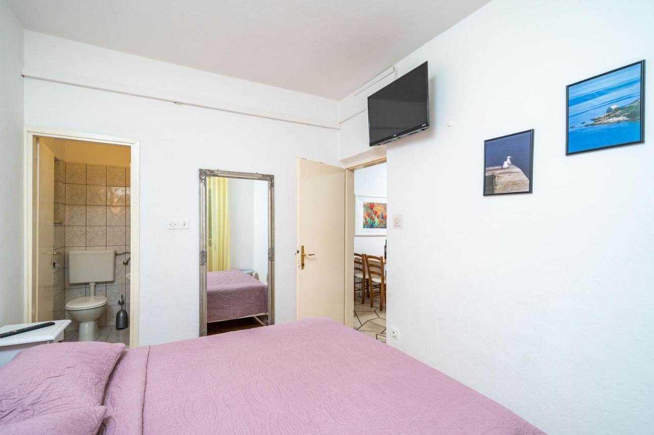 Apartments Nikolina Lumbarda Bagian luar foto