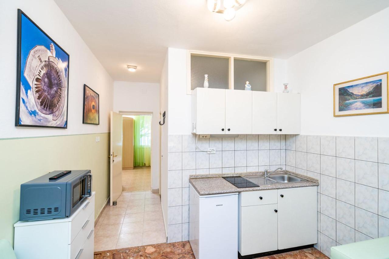 Apartments Nikolina Lumbarda Bagian luar foto